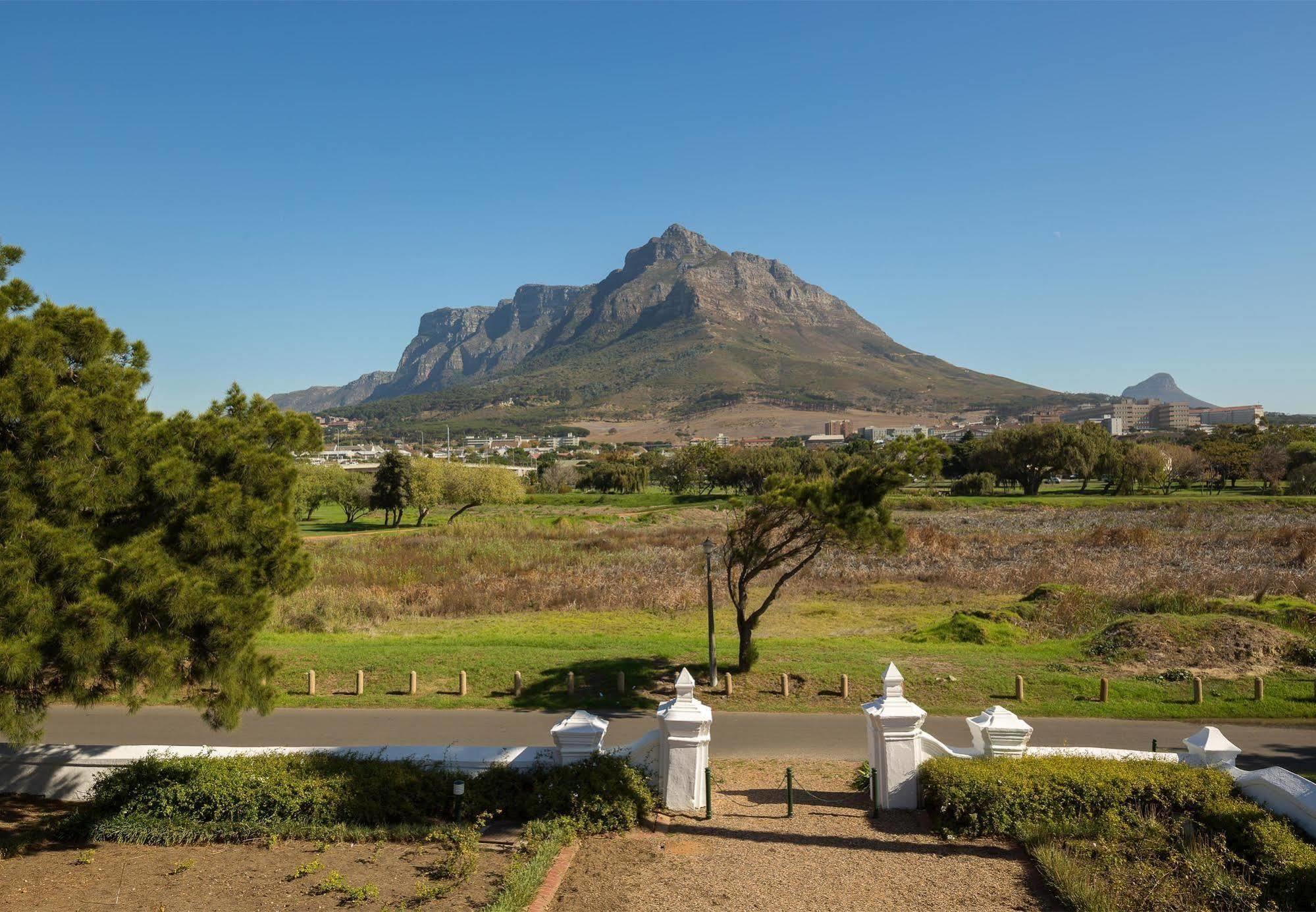 Protea Hotel By Marriott Cape Town Mowbray Εξωτερικό φωτογραφία